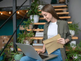 What payment methods can I include on Invoices?