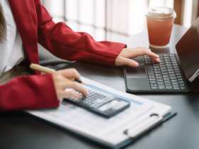 Online vs Traditional Accounting: Which Is Right For You?