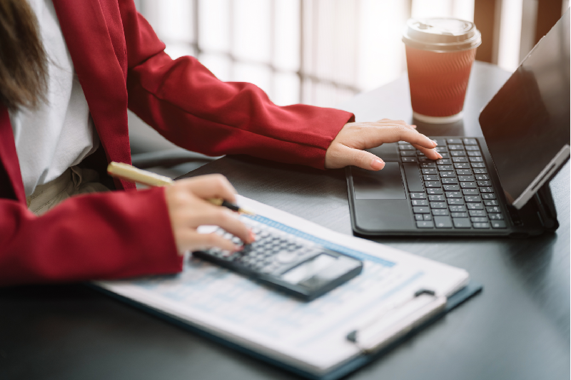 Online vs Traditional Accounting: Which Is Right For You?